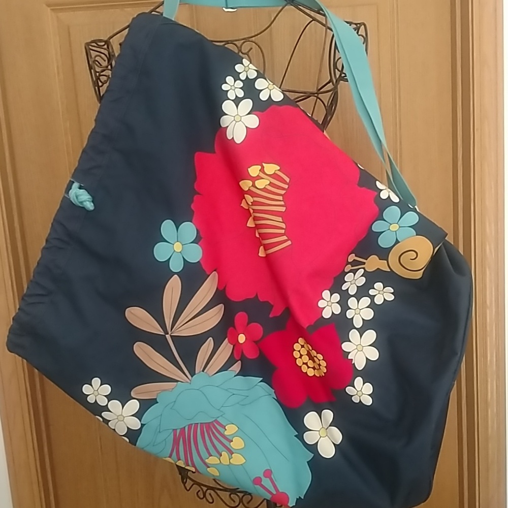 Vera Bradley Laundry Bag (Happy Snails)